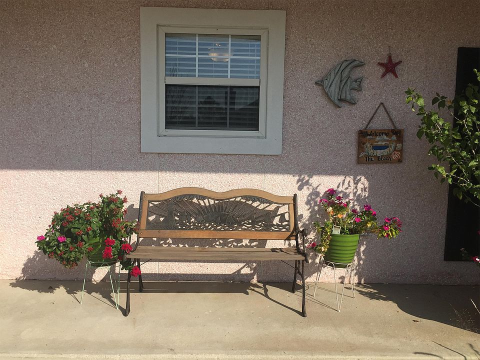 2nd image of 160 Huntington Cir