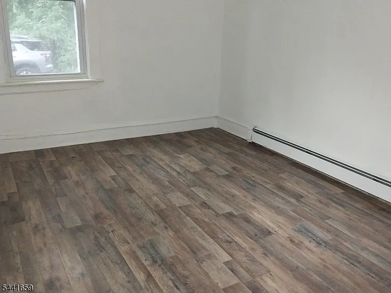 267 Leslie St — Photo 7