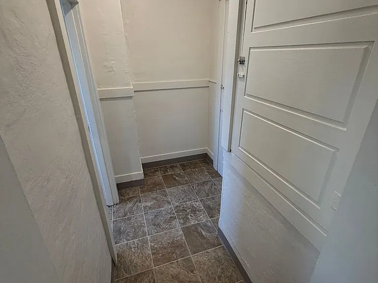 202 NW 15th St #5 — Photo 11