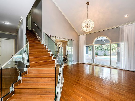 4th image of 206 Elkington Loop