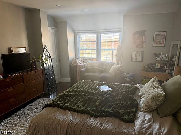 5th image of 10 Beech Spring Dr #3G