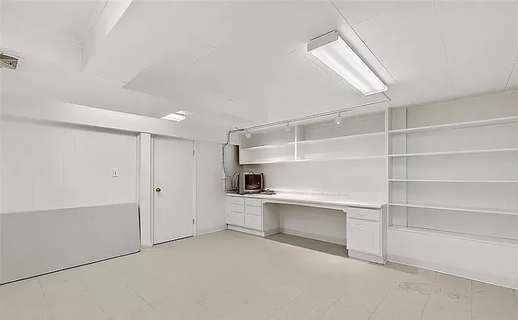 4211 Meadowwood Dr — Photo 5