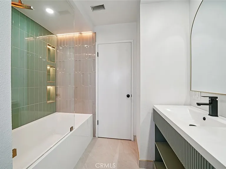 1500 Country Club Dr — Photo 32