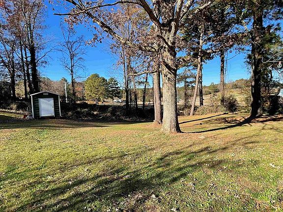 5th image of 163 Country Club Ln