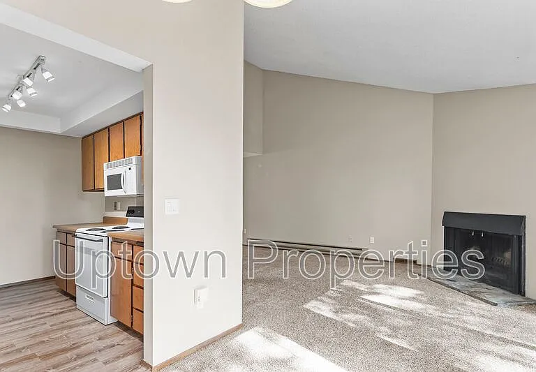 248 Cervantes — Photo 7