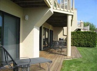 1006 Marina Bluff Dr, Charlevoix, MI 49720