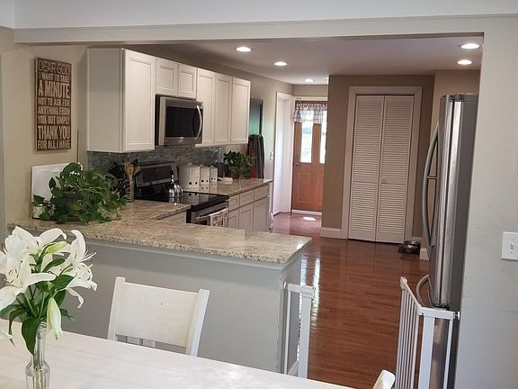 3rd image of 5710 Larkspur Dr