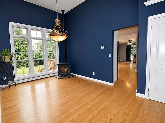 5th image of 137 Hemlock Terrace
