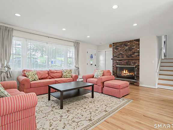 2nd image of 45 Valleyview Rd