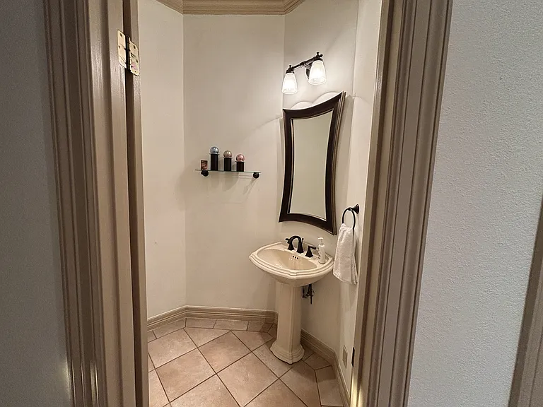 131 Westcourt Ln — Photo 43
