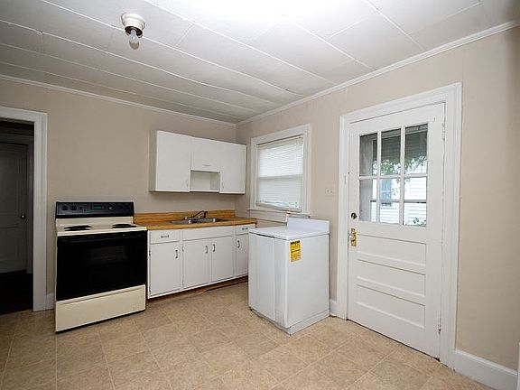 3rd image of 907 N George St #C