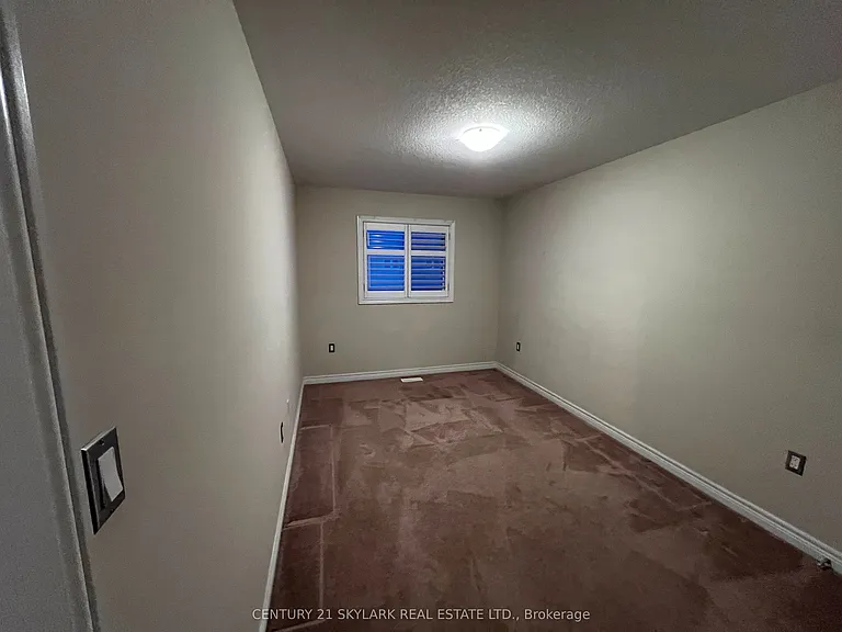 96 Charleswood Cres — Photo 21