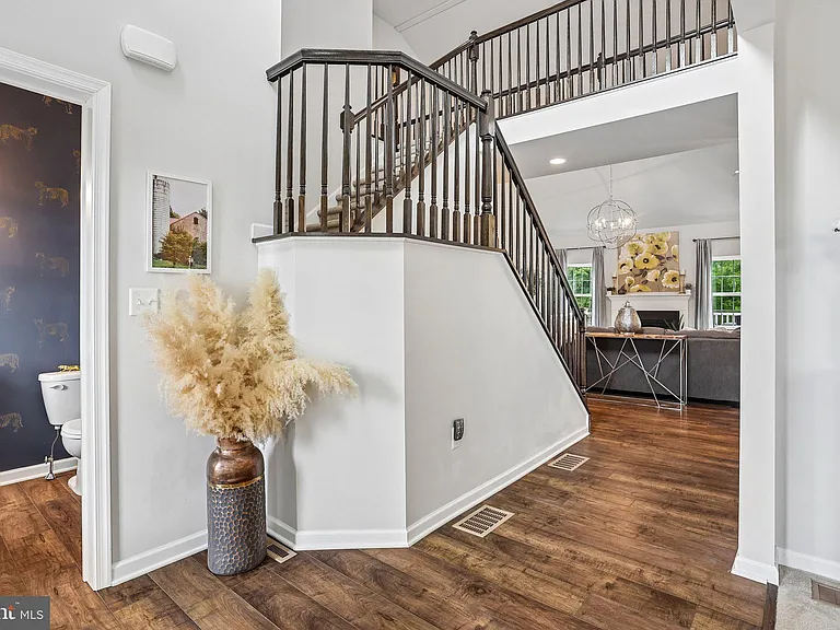 427 Green Meadow Dr — Photo 8