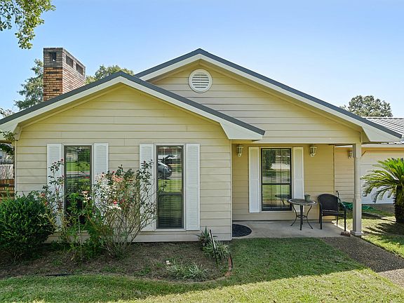 3rd image of 746 Live Oak Dr