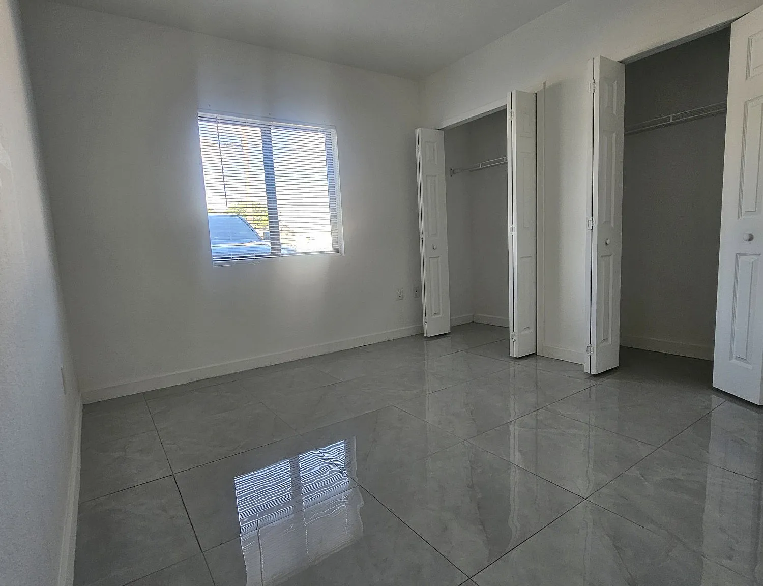 5 bed, 2.0 bath, 1800 sqft, $3,700 — Photo 3