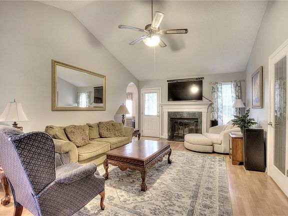 3rd image of 26 Stonebrook Dr