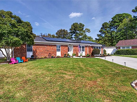 3rd image of 444 Beverly Pl