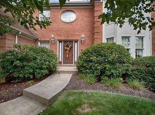 100 Timberwood Dr, Glenshaw, PA 15116