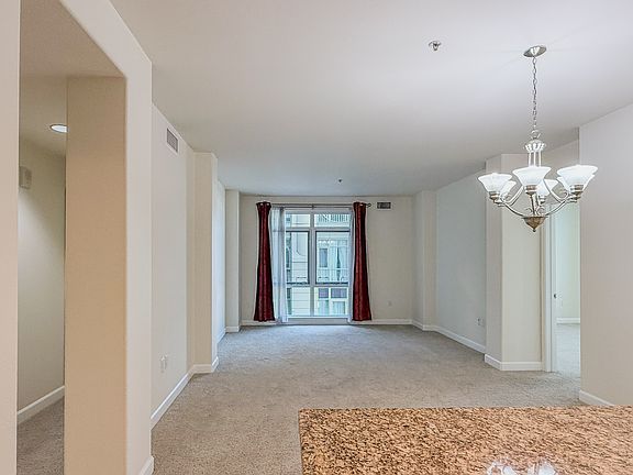 5th image of 423 7th St Unit 404