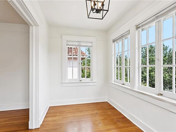 3rd image of 4813 Carondelet St