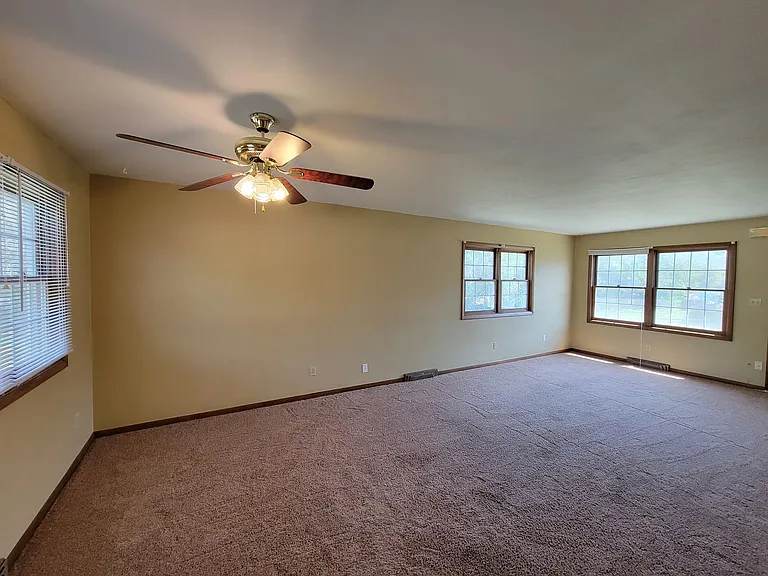 Crescent Drive 2105 — Photo 6