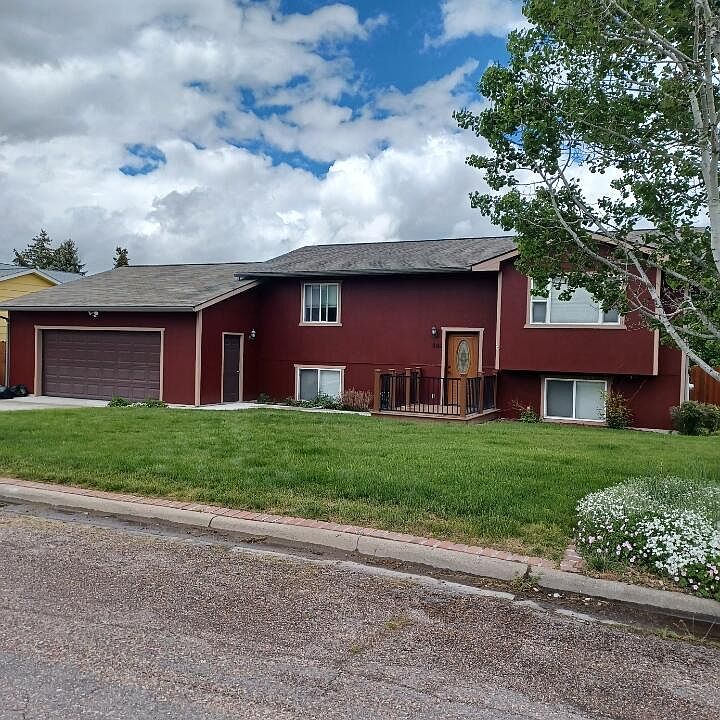 1st image of 502 20th Ave W