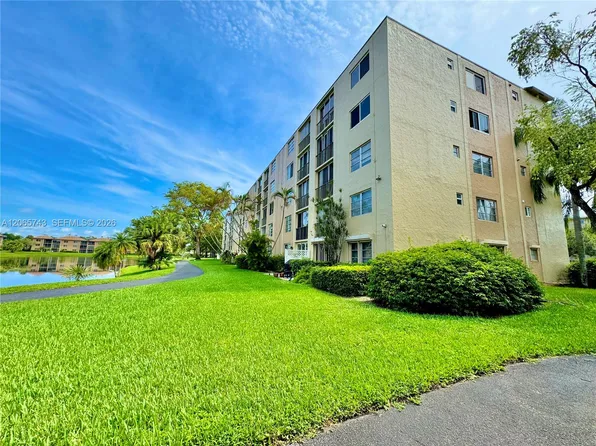 7840 NW 50th St APT 102, Lauderhill, FL 33351