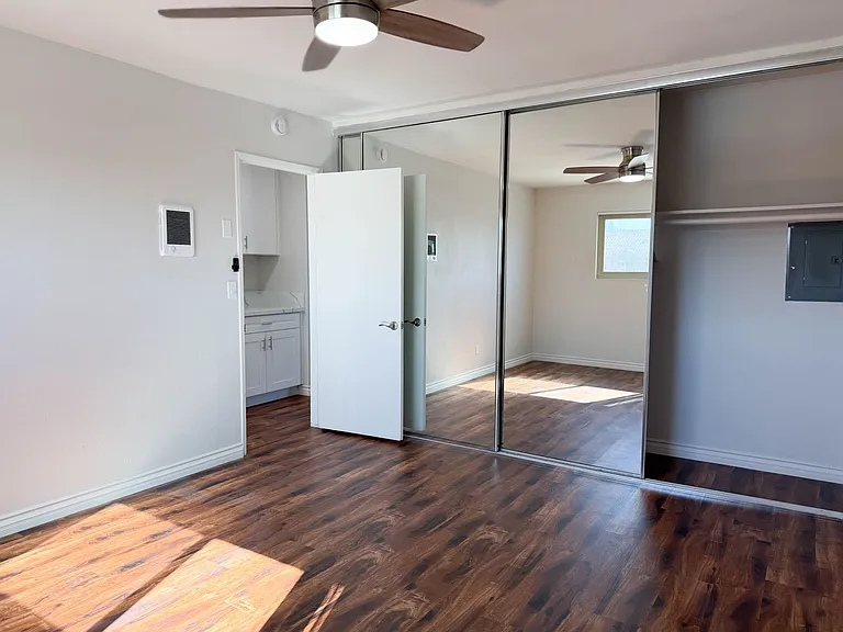 Cambridge Apartments — Photo 17