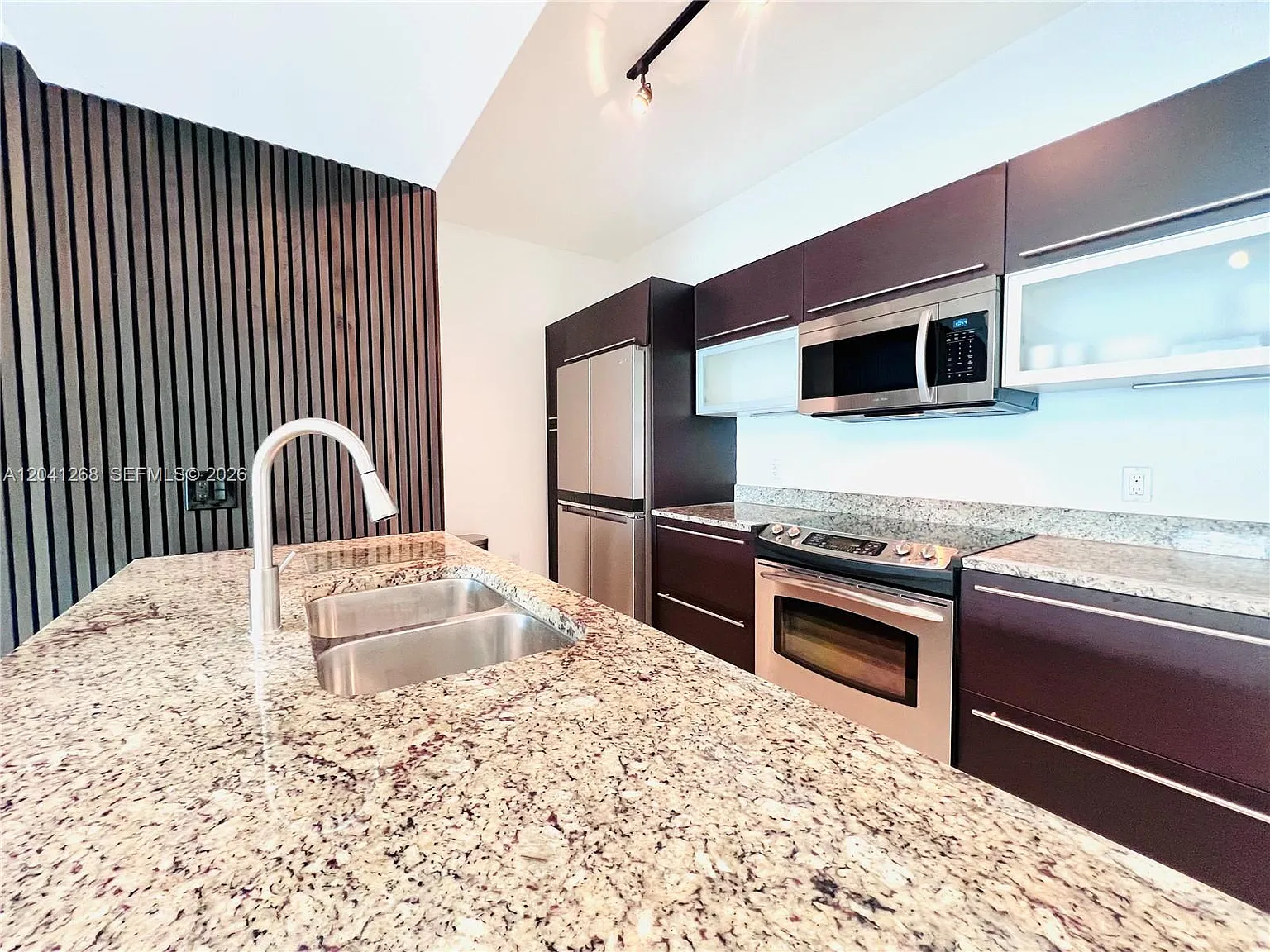 1 bed, 775 sqft, $3,295 — Photo 3