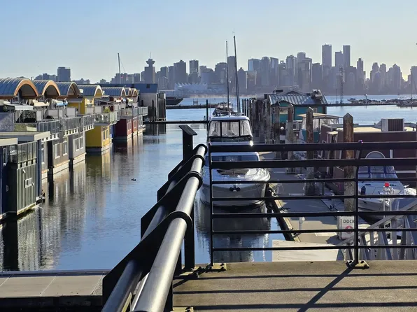 415 Esplanade W #Jnw33, North Vancouver, BC V7M 1A6