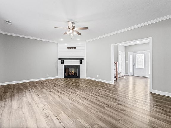 5th image of 1287 Highgrove Ln