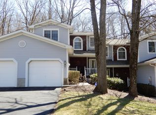 223 Amber Ln, East Stroudsburg, PA 18301
