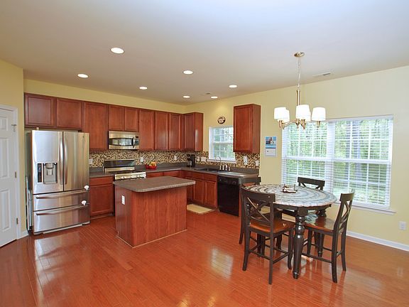 3rd image of 110 Jigsaw Dr