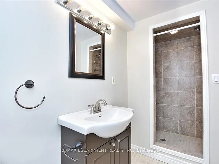 25 Endfield Ave #2 — Photo 4