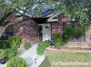 820 Sunnyvale Pl, Uvalde, TX 78801