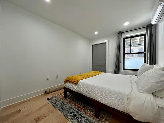 Rented by SERHANT. | media 11
