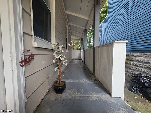 4th image of 82 Palm St