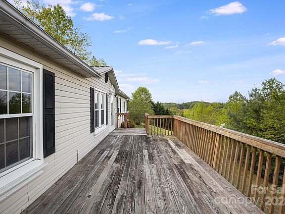 3rd image of 218 Sandy Creek Ct