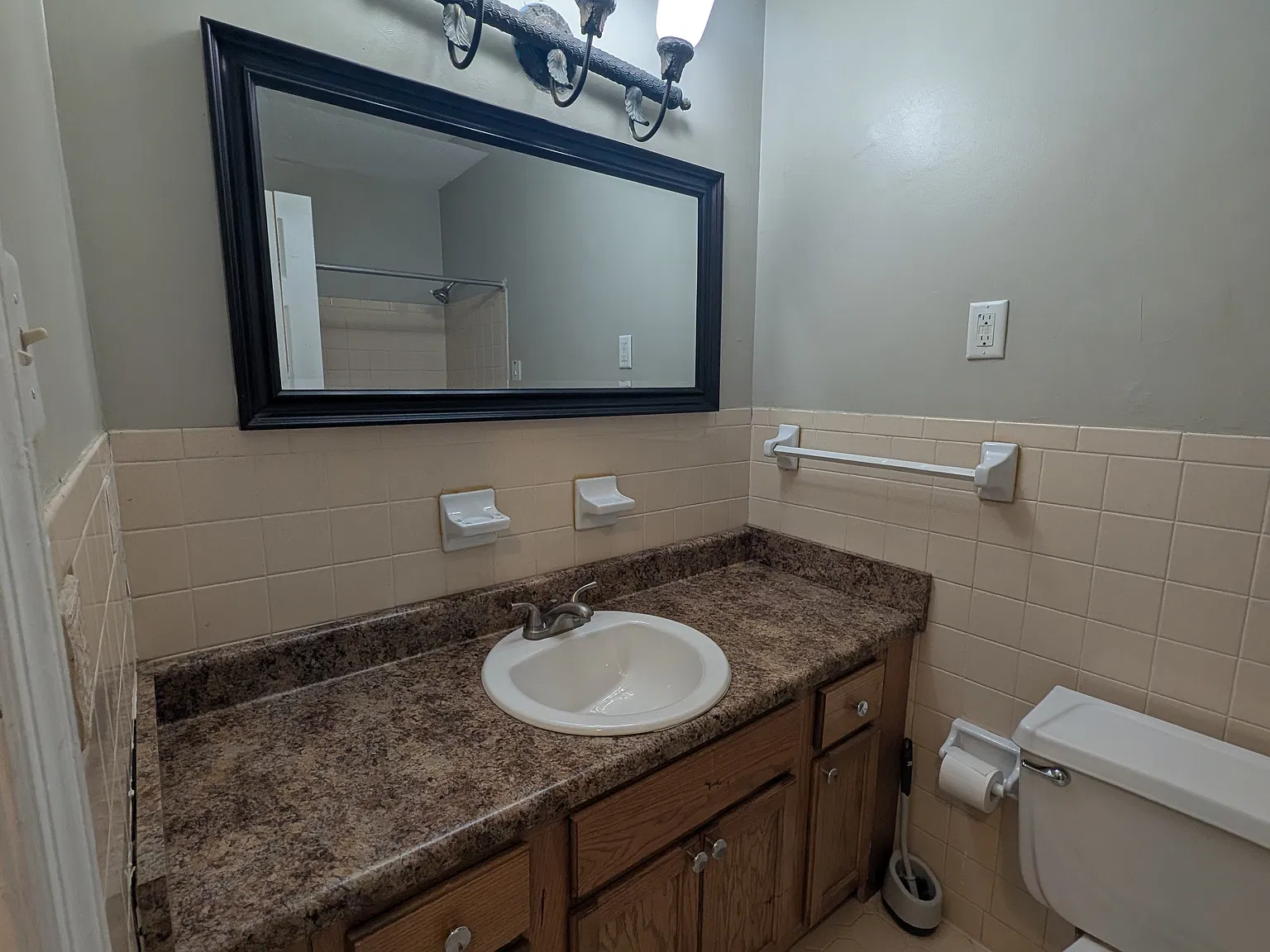 3 bed, 1.5 bath, 1075 sqft, $1,500 — Photo 4