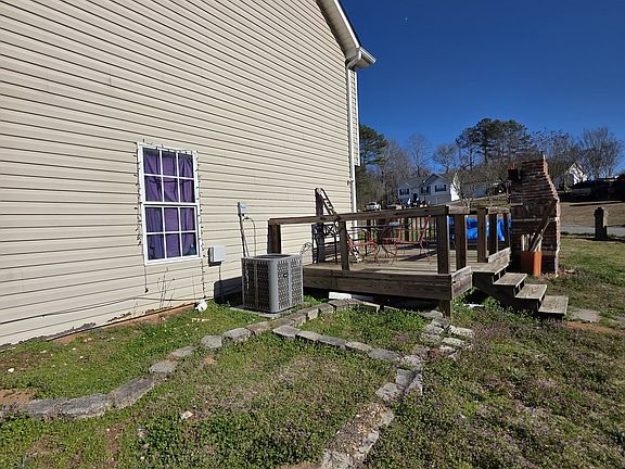 2nd image of 121 Bombay Ln