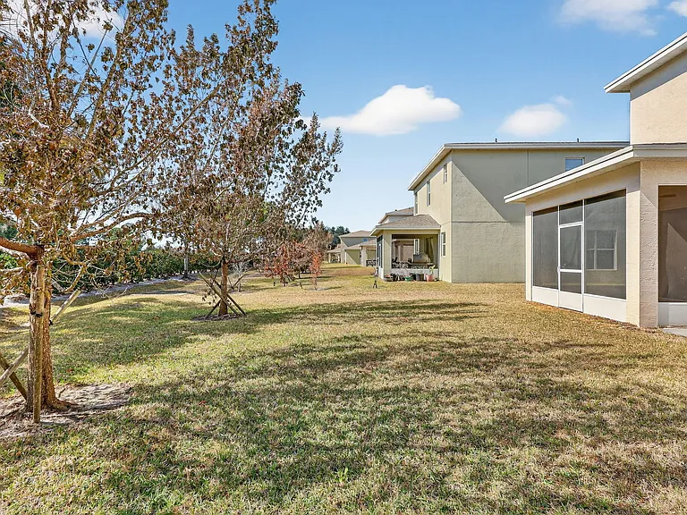 1609 NW Cataluna Cir — Photo 3