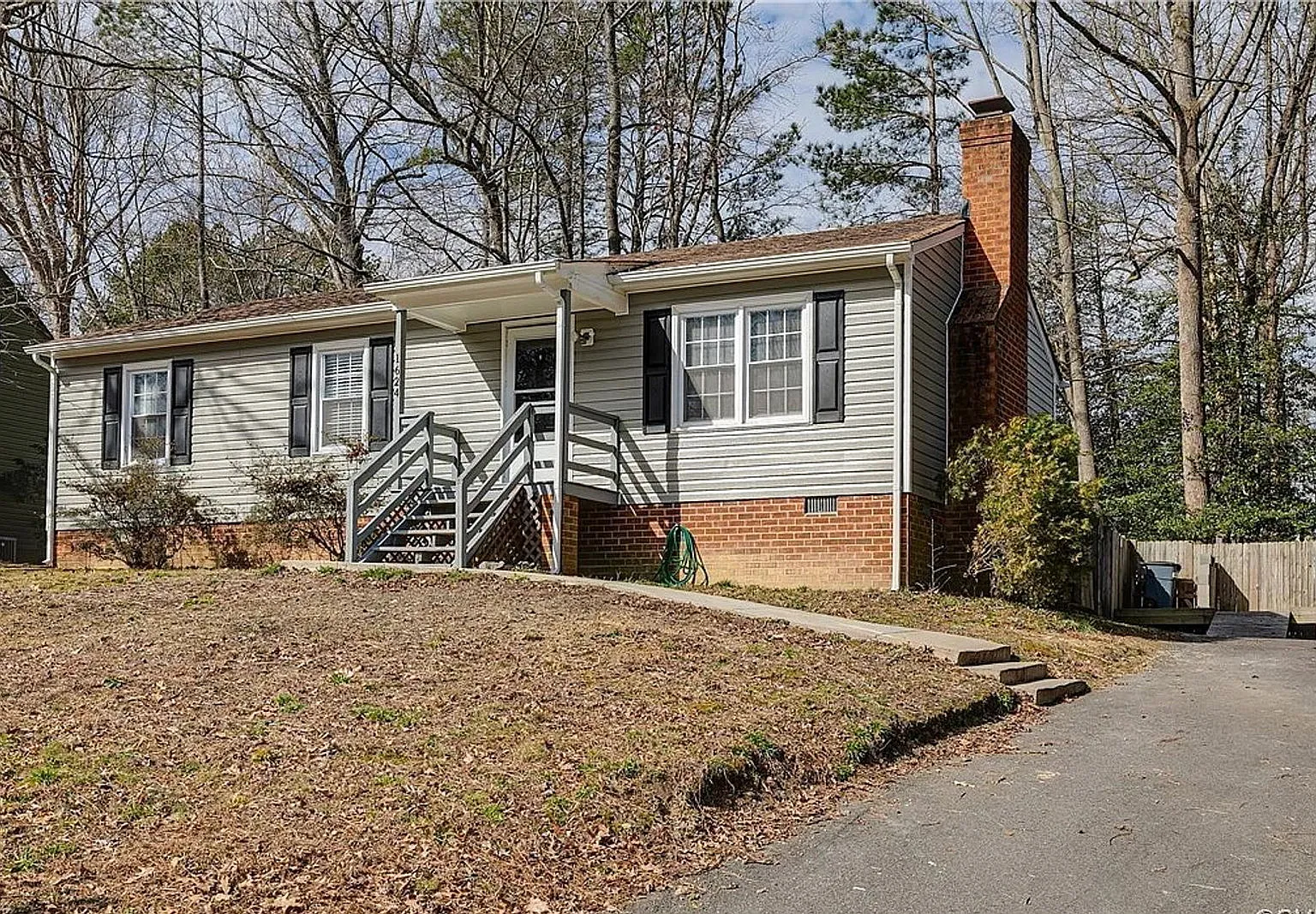 3 bed, 2.0 bath, 1056 sqft, $2,200 — Photo 2
