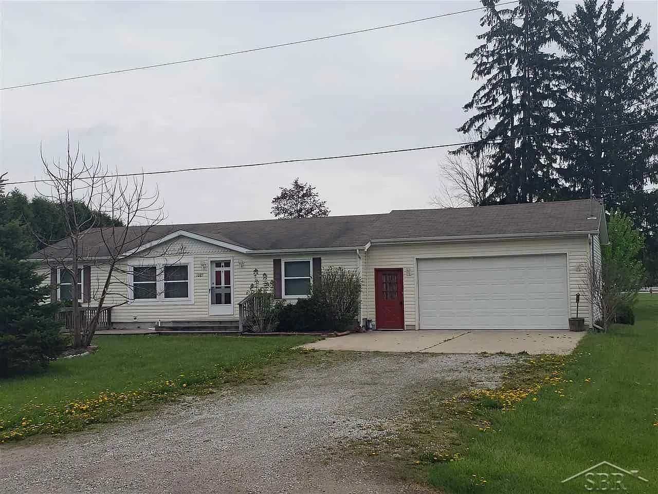 1085 S River Rd photo 1