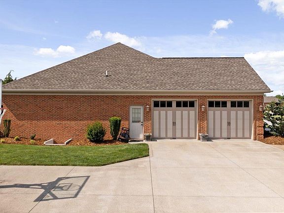 3rd image of 343 S Sunshine Dr