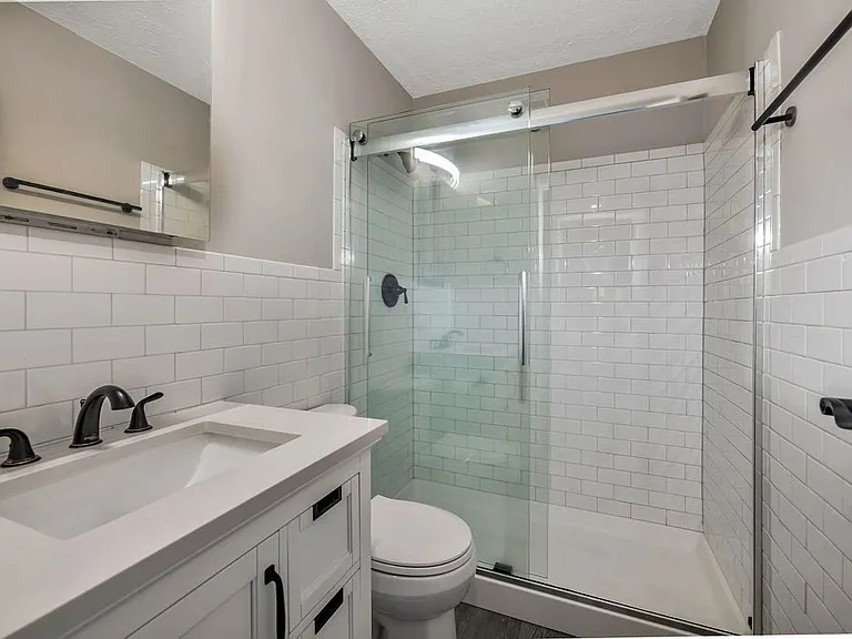 Delta Bend Apartments in Mount Lookout — Photo 5