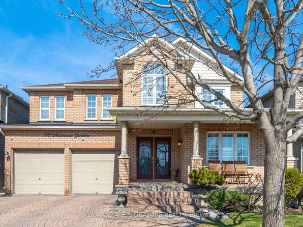 25 Madronna Gdns, Brampton, ON L7A 2V9