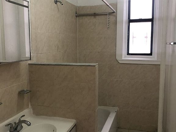 4th image of 859 42nd St APT 1G