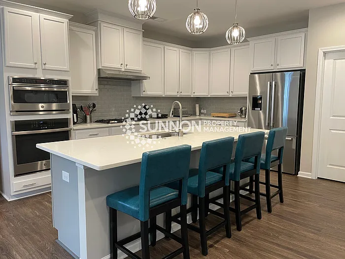 4 bed, 3.0 bath, 3217 sqft, $3,195 — Photo 4