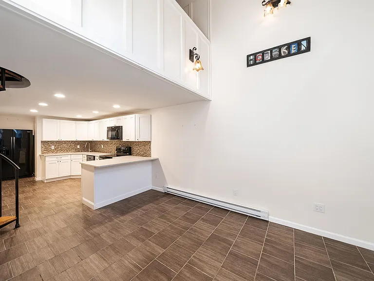 1314 Hudson St #2 — Photo 3