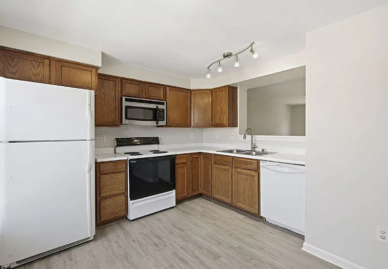 927 Pirates Ct — Photo 11